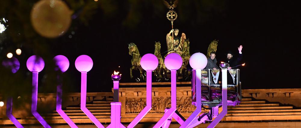 Chanukka-Leuchter vor dem Brandenburger Tor.