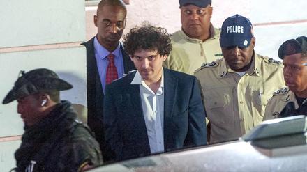FTX-Gründer Sam Bankman-Fried bei seiner Festnahme auf den Bahamas