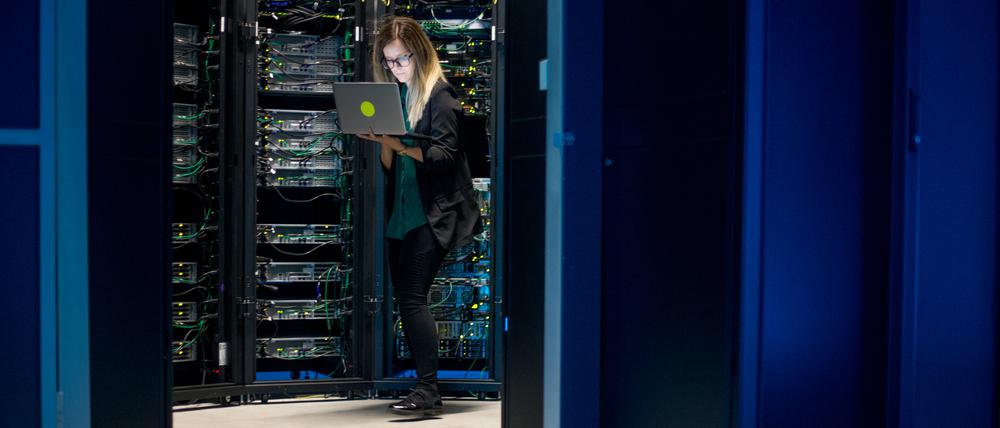 Daten müssen gespeichert, verarbeitet und verschickt werden. Das kostet viel Energie.