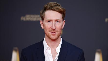 Louis Klamroth beim Deutschen Fernsehpreis 2022.