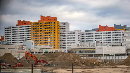 Berlin Reinickendorf OT Märkisches Viertel MV Großsiedlung  das Einkaufszentrum Märkische Zeile ist abgerissen und wird neu gestaltet Berlin *** Berlin Reinickendorf OT Märkisches Viertel MV Großsiedlung the shopping center Märkische Zeile is demolished and will be redesigned Berlin 