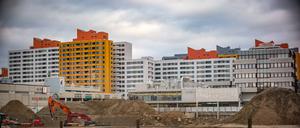 Berlin Reinickendorf OT Märkisches Viertel MV Großsiedlung  das Einkaufszentrum Märkische Zeile ist abgerissen und wird neu gestaltet Berlin *** Berlin Reinickendorf OT Märkisches Viertel MV Großsiedlung the shopping center Märkische Zeile is demolished and will be redesigned Berlin 
