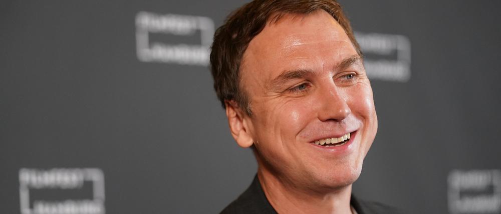 Schauspieler Lars Eidinger kommt im Rahmen des 30. Filmfests Hamburg im Passage Kino zum Photocall des Films „Lars Eidinger - Sein oder nicht sein“.