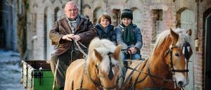 Ein Herz für Kinder: Horst Krause mit Samuel (Phileas Heyblom, li.) und Timo (Cai Cohrs).