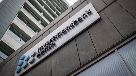 Berlin Investitionsbank Berlin, mit Skulptur am Bau - 13.11.2022 Berlin *** Berlin Investitionsbank Berlin, with sculpture on building 13 11 2022 Berlin