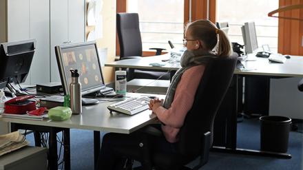 In diesen Tagen im Büro? Ziehen Sie sich bitte warm an!