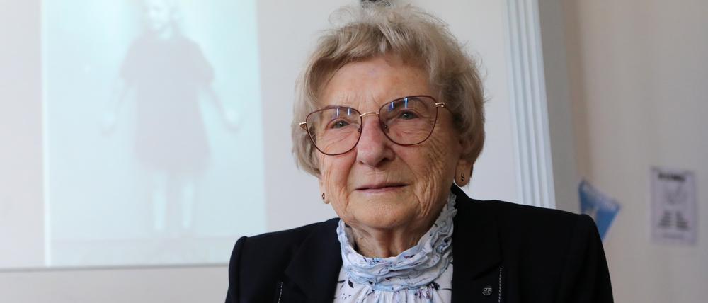 Projekt "Volumetrisches Zeitzeugnis von Holocaustüberlebenden“ im Filmgymnasium Potsdam. Zeitzeugin Alodia Witaszek am Babelsberger Filmgymnasium.