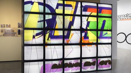 Videoinstallation von Michel Majerus aus dem Jahr 2000, aufgebaut im Neuen Berliner Kunstverein (n.b.k.)