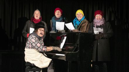 Horst Evers, Bov Bjerg, Hannes Heesch, Christoph Jungmann, am Klavier Manfred Maurenbrecher. 