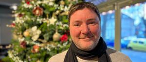 Seit 2009 leitet der Profimusiker Philip Douvier das Dahlemer Kammerorchester. Für ihn ist das ganze Jahr über Weihnachten.