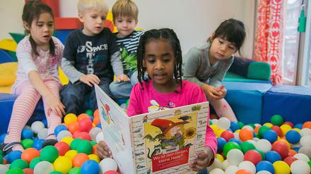 Erzählen üben. Sprachentwicklung wird mehr gefördert.