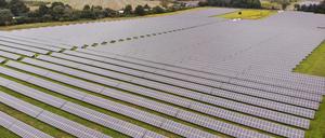 In der Nähe an der Autobahn 10 gibt es bereits einen Solarpark.