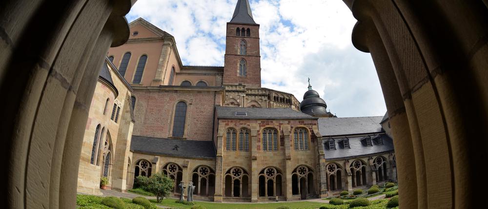 Rückseite der Hohen Domkirche zu Trier und ein Teil des Kreuzgangs (Symbolbild)