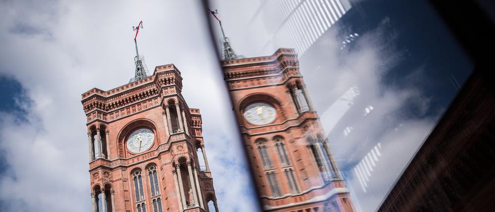 Alles auf Anfang im Roten Rathaus? Seit einem Jahr sind Berlins Senatorinnen und Senatoren im Amt, lange werden sie es womöglich nicht mehr sein.