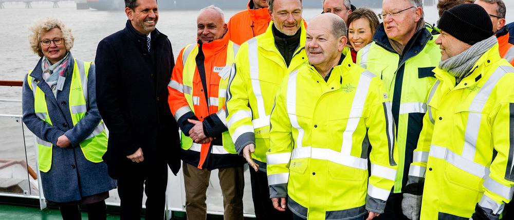 Bundeskanzler Olaf Scholz bei der Einweihung des ersten LNG-Terminals in Deutschland.