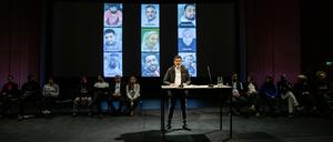 Ausstellungseröffnung von „Three Doors“ mit Çetin Gültekin, dessen Bruder Gökhan bei dem Anschlag in Hanau ermordert worden ist.