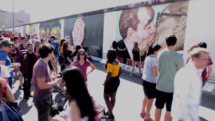 East Side Gallery, wie immer gut besucht, hier im Jahr 2018.
