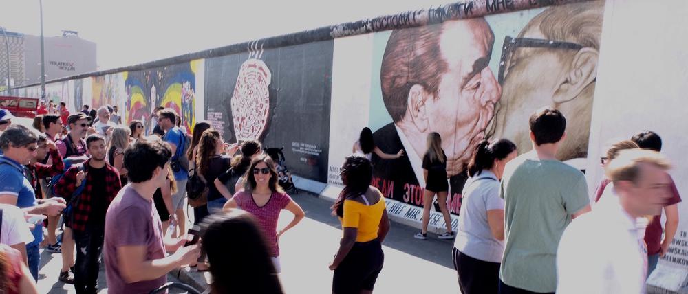 East Side Gallery, wie immer gut besucht, hier im Jahr 2018.