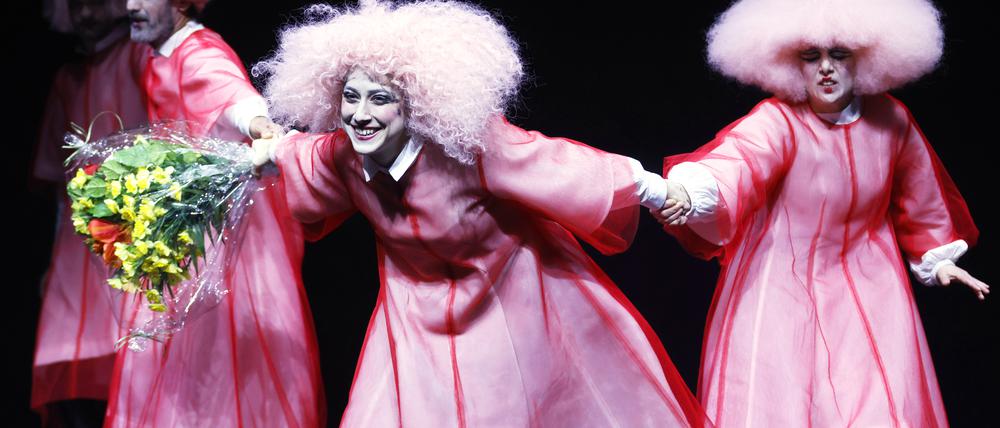 Rampensäue. Mehmet Yılmaz, Vidina Popov und Aysima Ergün (von links) in der „Bühnenbeschimpfung“ von Sivan Ben Yishai.