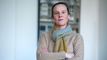 Lena Kreck (Die Linke), Berliner Senatorin für Justiz, Vielfalt und Antidiskriminierung, steht nach einem Interview mit der Deutschen Presse-Agentur dpa in ihrem Büro in der Senatsverwaltung für Justiz, Vielfalt und Antidiskriminierung. (zu dpa: «Justizsenatorin: Videoaufzeichnung im Strafprozess wichtiger Schritt») +++ dpa-Bildfunk +++