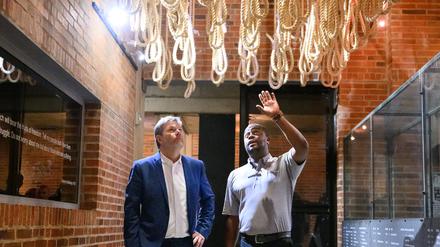 Bundeswirtschaftsminister Robert Habeck (Grüne), besuchte bei seiner Afrikareise Anfang Dezember auch ein Apartheid-Museum in Südafrika. 