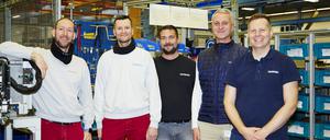 Die Prüfmonteure André Zöllner und Stefan Trebesius, Teamleiter Martin Schmidt, Werkleiter Jan Teichner  und Fertigungsleiter Ingo Michalik (von links).