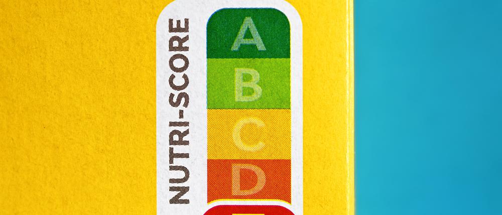 Der „Nutri-Score“, eine farbliche Nährwertkennzeichnung auf Lebensmittelpackungen, wird von Verbraucherschützern unterstützt.