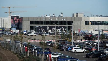 Der Haupteingang zur Fabrik der Tesla Gigafactory Berlin Brandenburg. Bis zu 12.000 Menschen sollen hier einmal arbeiten.