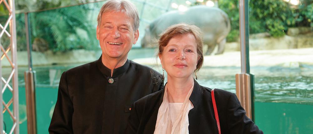 Intendantin Sabine Völker und Chefdirigent Hansjörg Schellenberger bei der Pressekonferenz zu „OverTiere“ im Berliner Zoo.