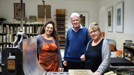 Hadass Gilboa, Martin Lotz und Pia Szur in der Lithowerkstatt Treptow