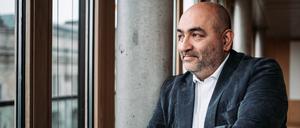 Omid Nouripour hat ein turbulentes erstes Jahr als Parteivorsitzender hinter sich.
