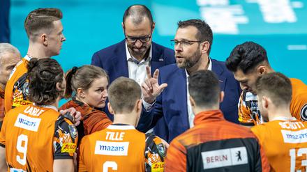 Cédric Énard schwört seine Spieler auf das Pokal-Halbfinale ein.