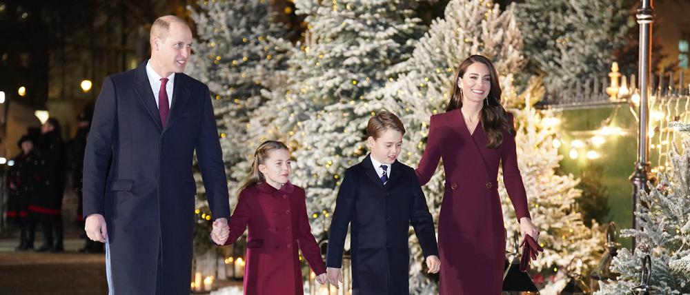 William und Kate kommen mit ihren Kindern Prinzessin Charlotte und Prinz George zum Weihnachtsgottesdienst „Together at Christmas“ in der Westminster Abbey an.