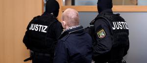 Der Halle-Attentäter während seines Prozesses vor Gericht.
