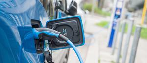 Der Ladestrom für Elektrofahrzeuge kann je nach Anbieter und Tarif bis zu 70 Cent pro kWh kosten.