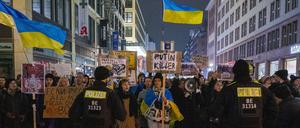 Ukrainische Proteste Ende November 2022 vor dem Russischen Haus der Wissenschaft und Kultur in Berlin.