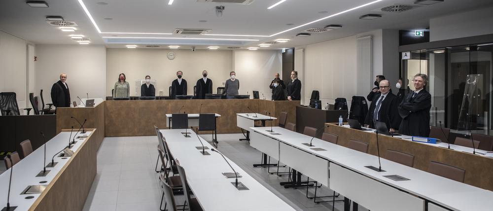 20.12.2022, Berlin: Blick in einen Gerichtssaal zum Auftakt eines Prozesses unter erhöhten Sicherheitsvorkehrungen. Angeklagt ist ein 61-Jähriger, der von Kolumbien und Mexiko aus mit großen Mengen Kokain gehandelt haben soll.