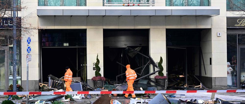 Arbeiter vor dem Radisson Hotel in Berlin-Mitte.