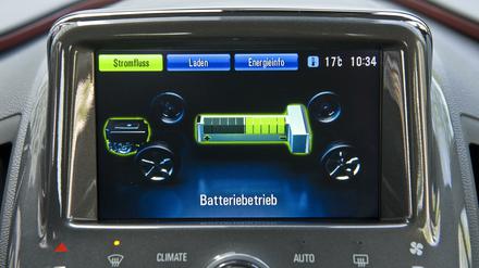 Eine Anzeige des Batteriebetriebs bei einem Elektroauto. Mit ein paar Tipps gelingen auch Langstreckenfahrten.