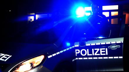 Ein Funkwagen der Berliner Polizei ist unterwegs. (Symbolbild)