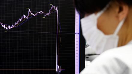 Abwärts. Die BoJ schockt mit ihrer Neujustierung der Geldpolitik Investoren und Analysten.