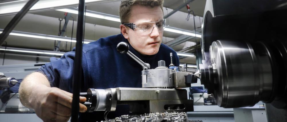 Für Azubis strebt die IG Metall eine deutliche höhere Vergütung an. 