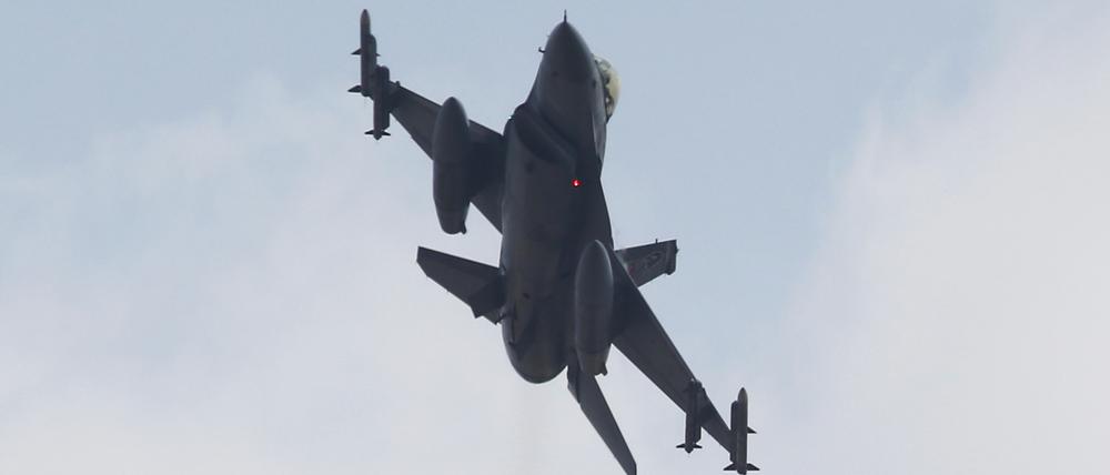 Eine türkische F-16 in Adana (Archivbild vom 27. Juli 2015).