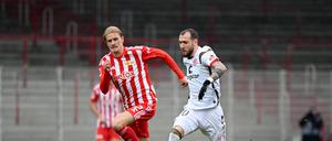 Marcel Hartel (rechts) kehrte beim Testspiel gegen Union (links Morten Thorsby) an seine alte Wirkungsstätte zurück.