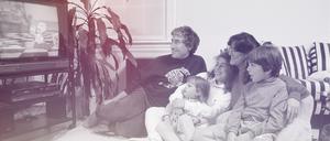 The Arenstein family watches a video on their television.