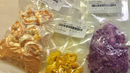 Gefriergetrockneter Krabbencocktail, Butternut-Kürbis-Pürree und geschmorter Rotkohl: Mit Wasser wird daraus gesunderer Space-Food.