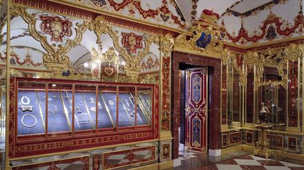 Grünes Gewölbe, Staatliche Kunstsammlungen Dresden; Foto: David Brandt

Residenzschloss.
Blick in das Juwelenzimmer des Historischen Grünen Gewölbes
Verwendung nur mit Genehmigung und Quellenangabe

