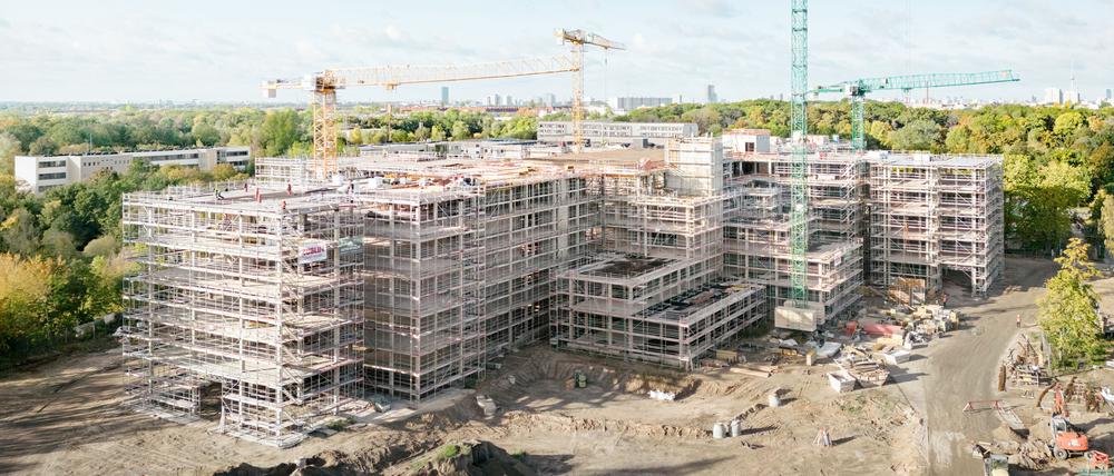 Schulen wie diese an der Allee der Kosmonauten sollen im Optimalfall von den gesuchten Architekten gebaut werden.