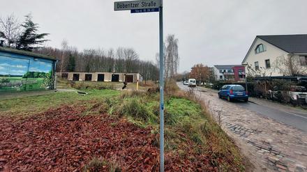 Auf einer Fläche an der Döberitzer Straße in Potsdam Fahrland sind Wohnungen geplant.