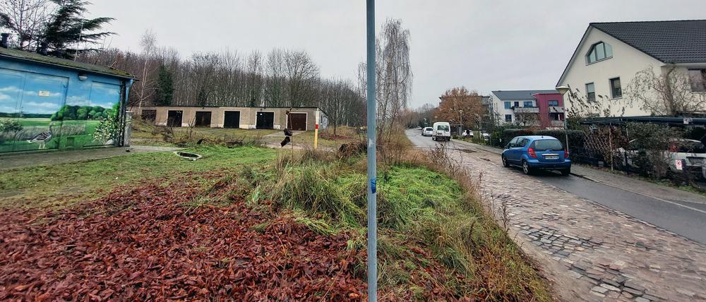 Auf einer Fläche an der Döberitzer Straße in Potsdam Fahrland sind Wohnungen geplant.